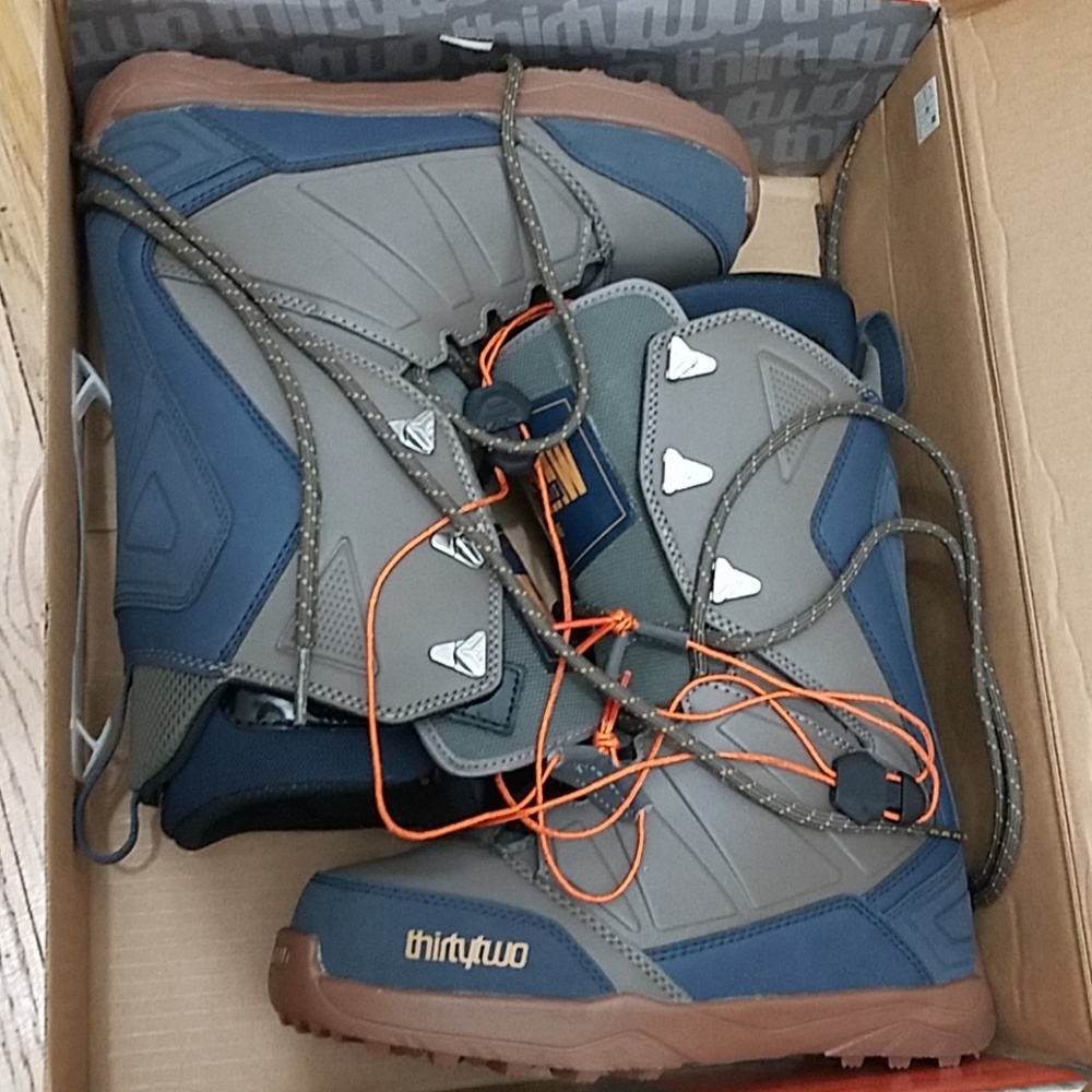 Snowboard boots Mens 7.0 (women's 8)